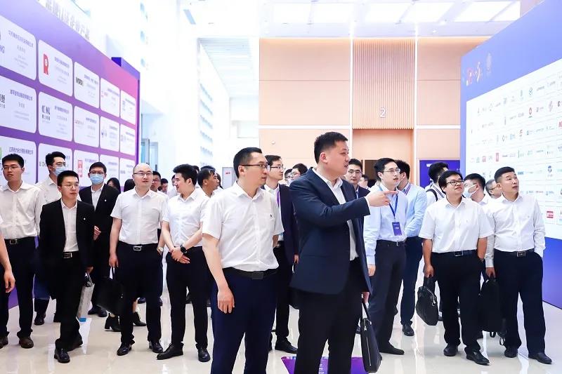 楊市長(zhǎng)、方書記親臨亨通展位 | 2021首屆蘇州超級(jí)產(chǎn)地節(jié)(圖5)